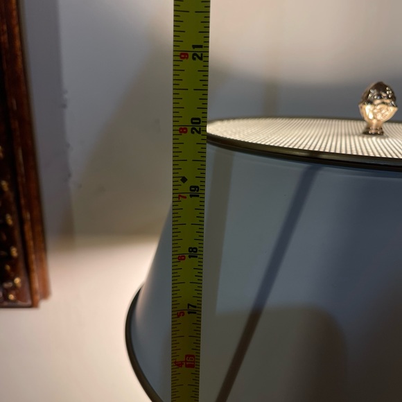 1970’s Solod Brass Pineapple Lamp with white tile shade - Picture 7 of 12